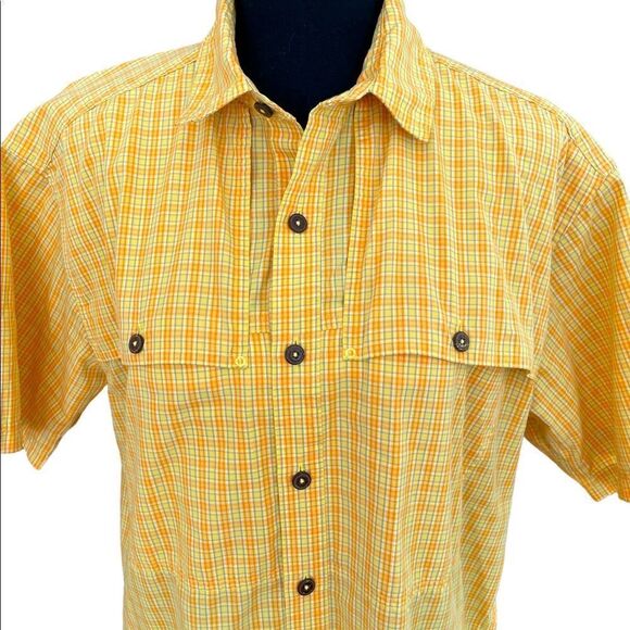 Patagonia short sleeved button front plaid shirt with two button front pockets - Picture 2 of 6